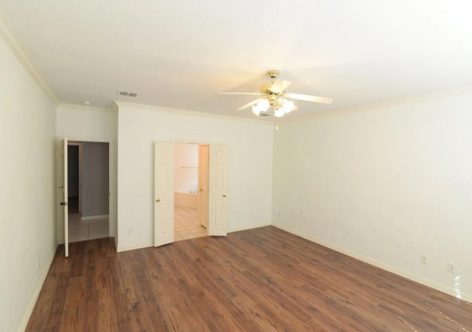 Beautiful Home in Waterview! — Photo 2