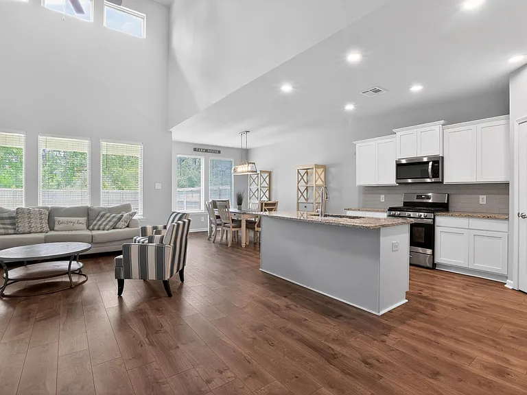 1708 Sawgrass Dr — Photo 6