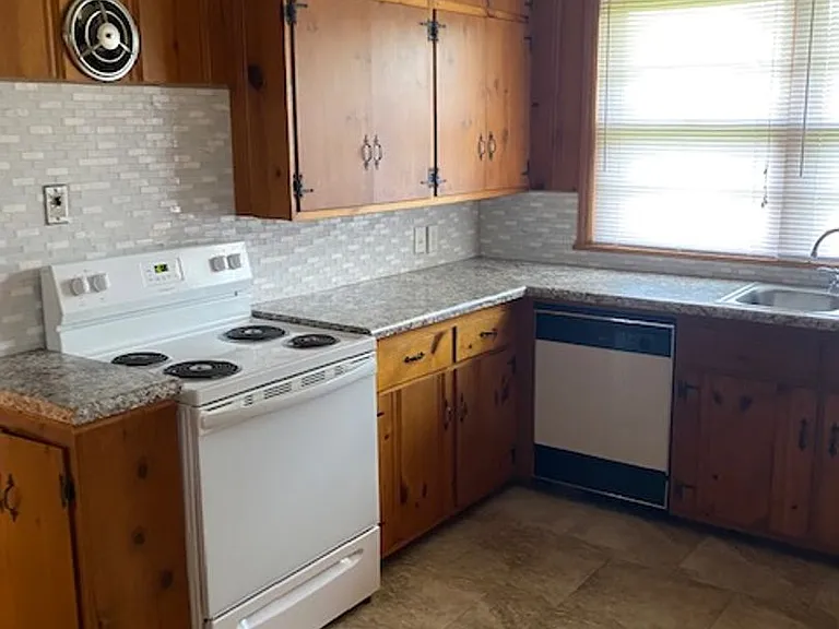 1211 Eugene St — Photo 6