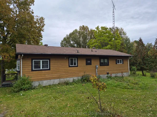 225 Johnson Bay Ln, Frontenac Islands, ON K7G 2V6