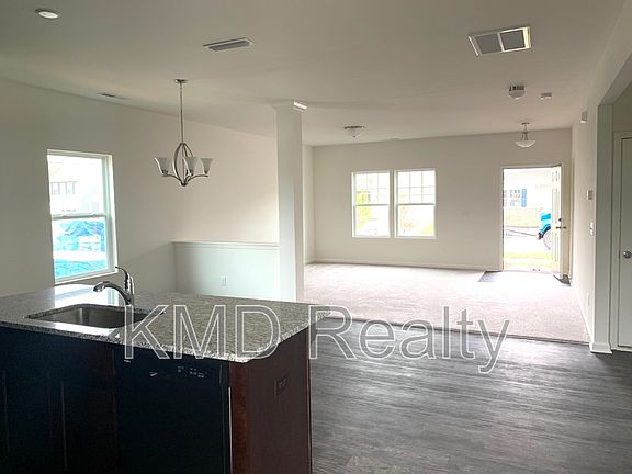 3rd image of 4917 Staffordshire Ln