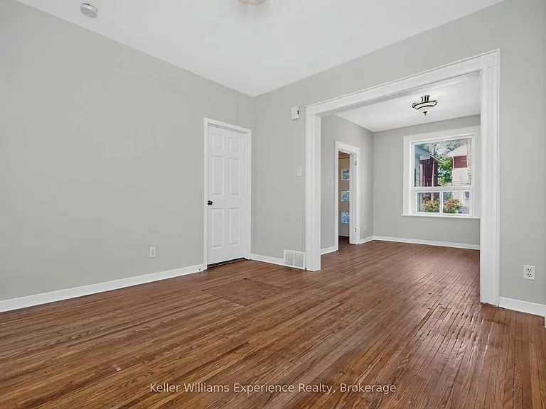 647 Ottawa St — Photo 15