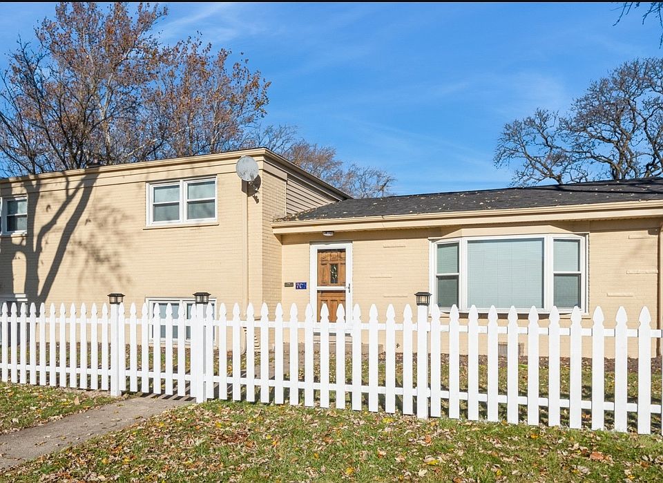 1st image of 701 La Clare