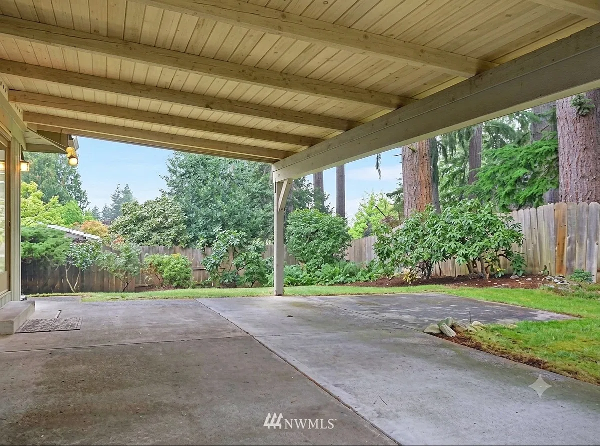 4 bed, 2.5 bath, 1900 sqft, $4,250 — Photo 4