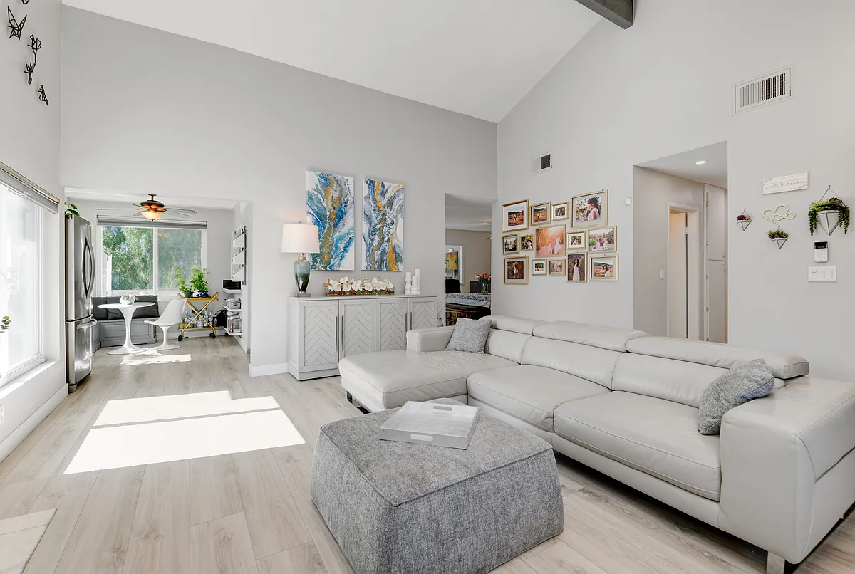Living room - 10295 Veracruz Ct