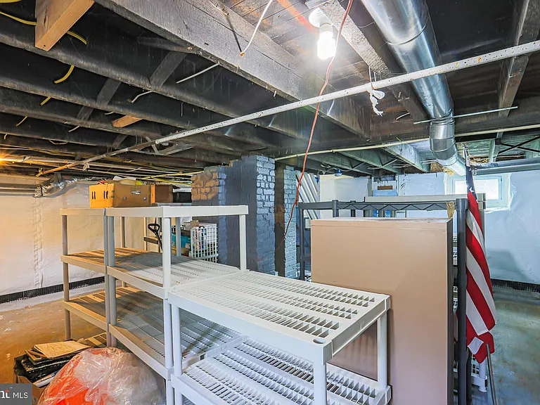 215 Clarendon Ave — Photo 52