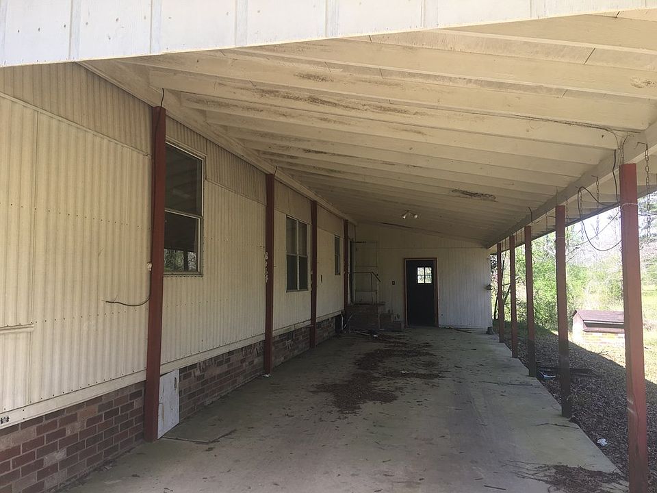 2nd image of 620 Twin Oaks Ln NE