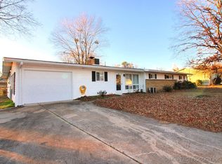 1106 Hillcrest Ave, Tahlequah, OK 74464