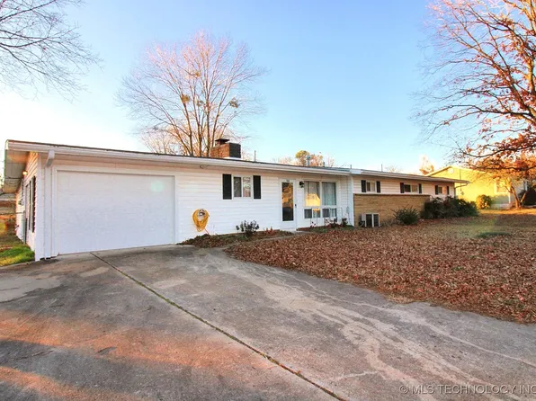 1106 Hillcrest Ave, Tahlequah, OK 74464