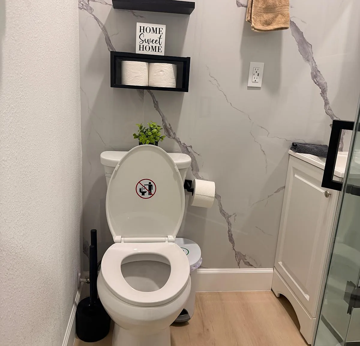 2 bed, 3587 sqft, $900 — Photo 2