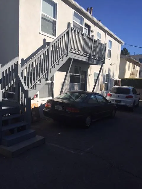 Building Photo - 617 Kelton Ave #617