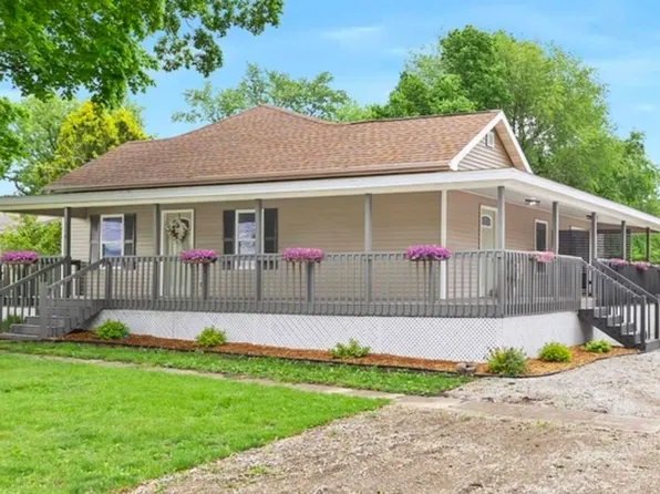 104 S Taylor St, Towanda, IL 61776