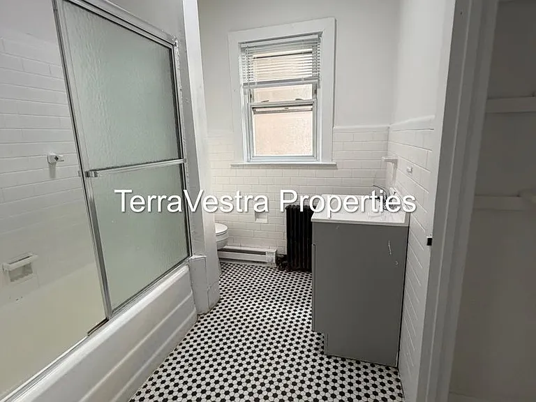 424 W Broad Street — Photo 19
