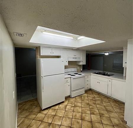 3rd image of 250 NE 25th Ct
