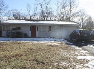 13 Emerald Rd, Kendall Park, NJ 08824