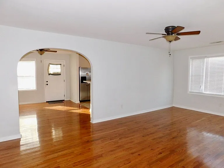 818 E Washington St — Photo 9