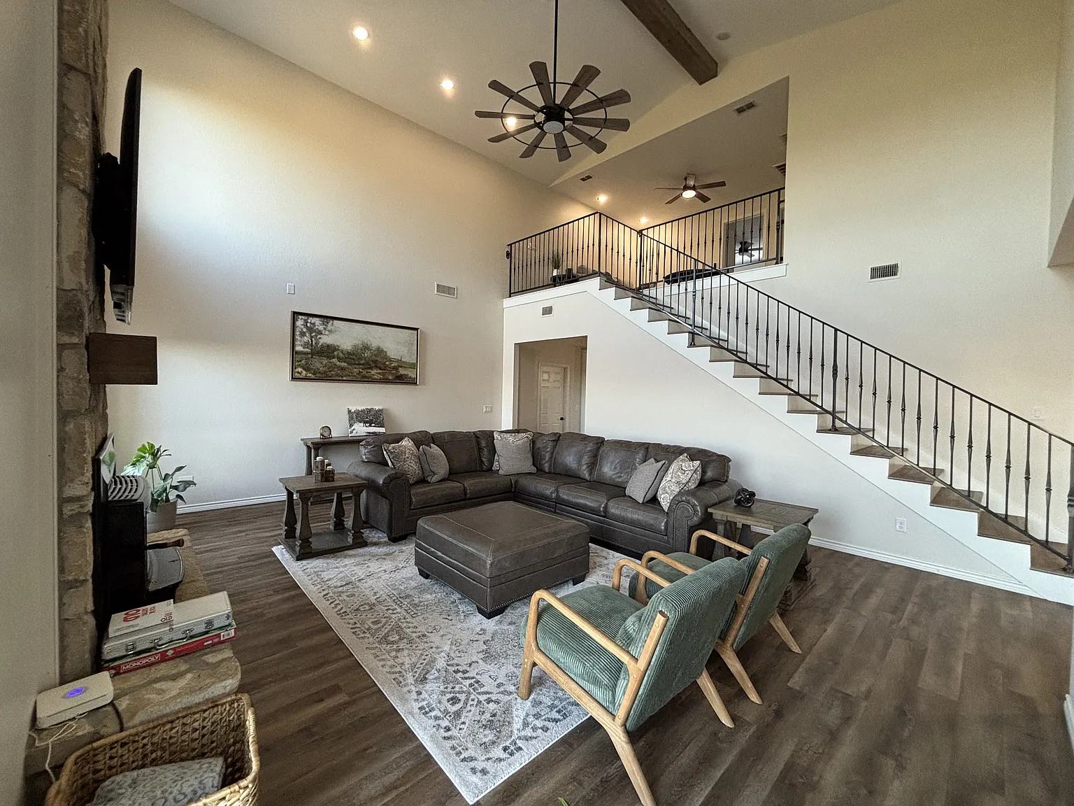 3 bed, 2570 sqft, $5,500 — Photo 1