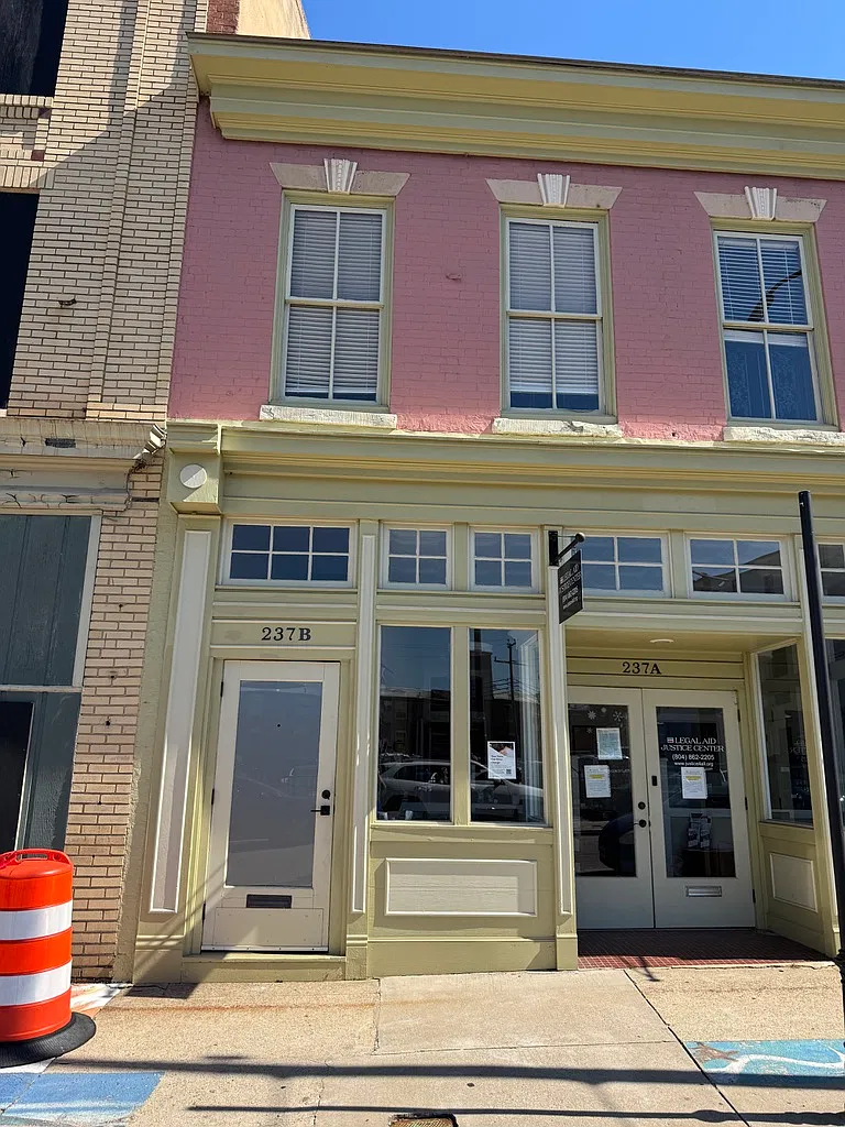 237 N. Sycamore Street - B — Photo 1