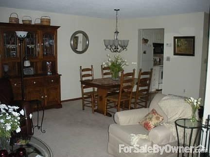 Dining Room : spacious and open floor plan with living room.