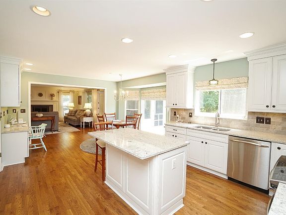 2nd image of 5014 Barnsby Ln