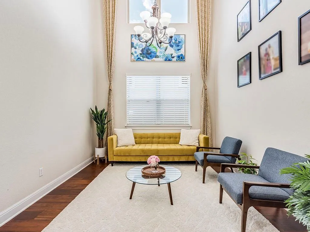 6 bed, 4.0 bath, 3466 sqft, $3,550 — Photo 3