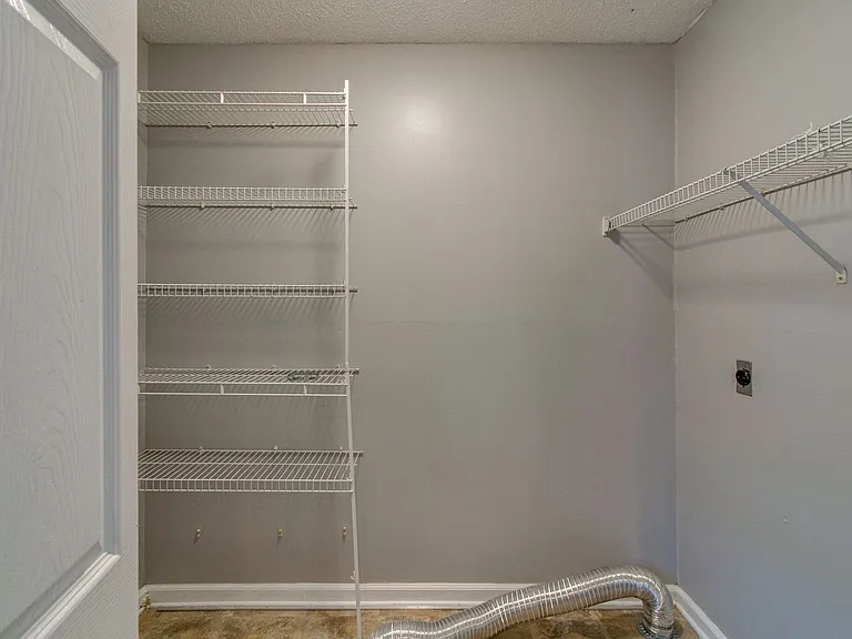 1013 Bush Ave — Photo 13