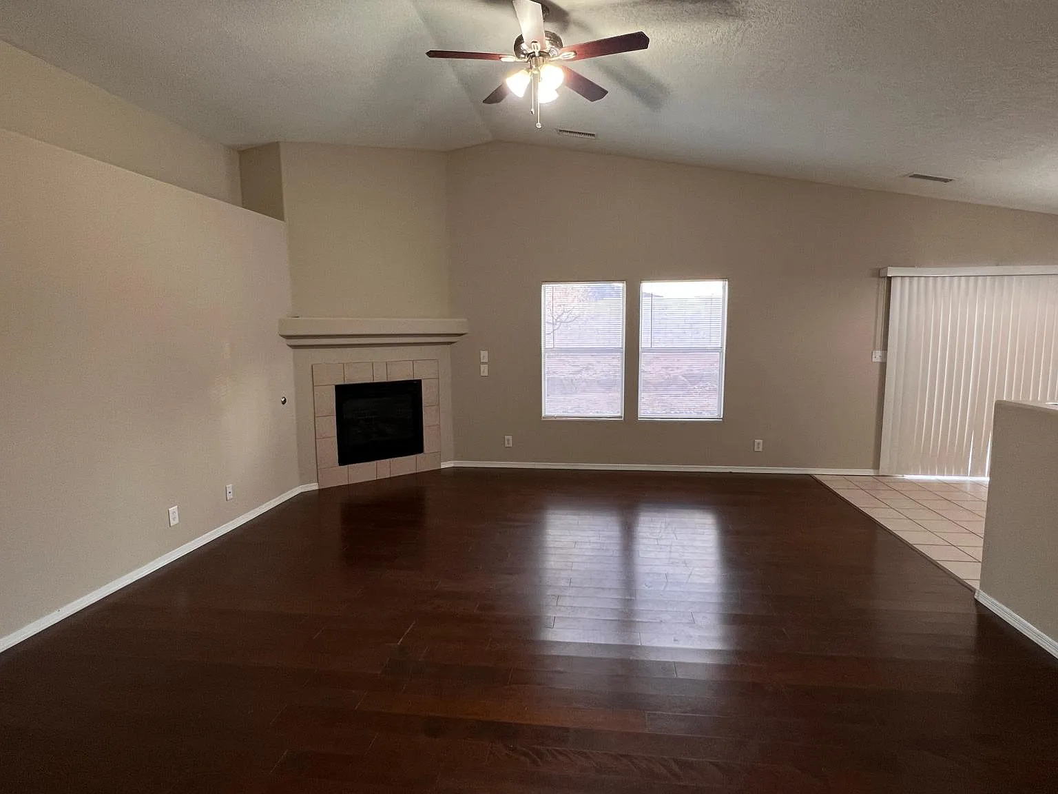 3 bed, 1868 sqft, $2,495 — Photo 3