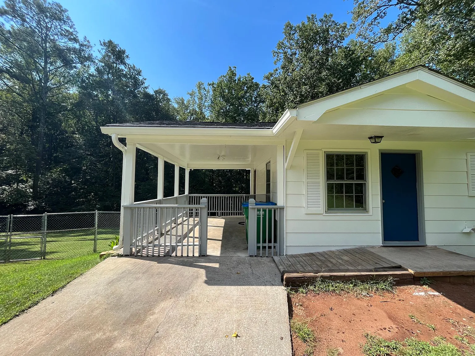 3 bed, 1024 sqft, $1,550 — Photo 2
