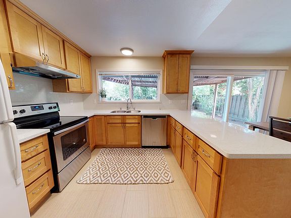 3rd image of 430 Palo Verde Dr