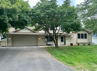 186 Gladstone Cir, Lino Lakes, MN 55014
