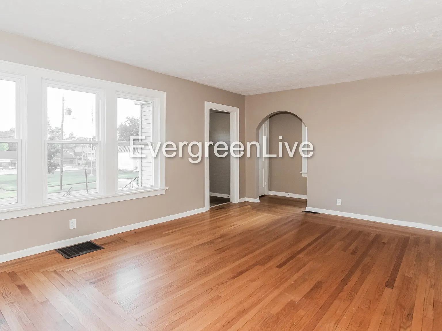 3 bed, 1.0 bath, 1564 sqft, $1,595 — Photo 4