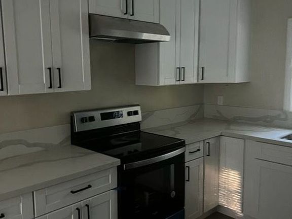 3rd image of 3260 V St Unit B