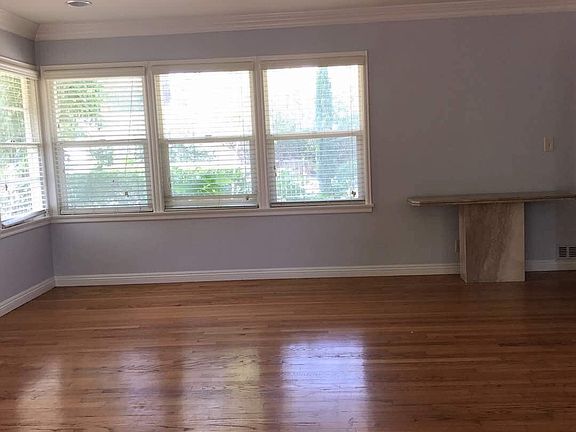 2nd image of 3030 Gainsborough Dr