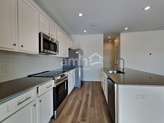 3rd image of 551 Plumeria Ln
