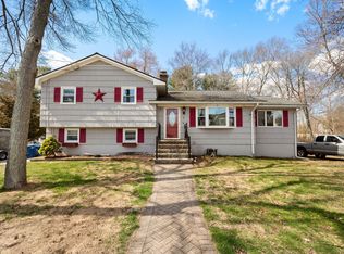 3 Willow St, Waterford, CT 06385