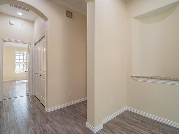 4th image of 604 Myers Dr