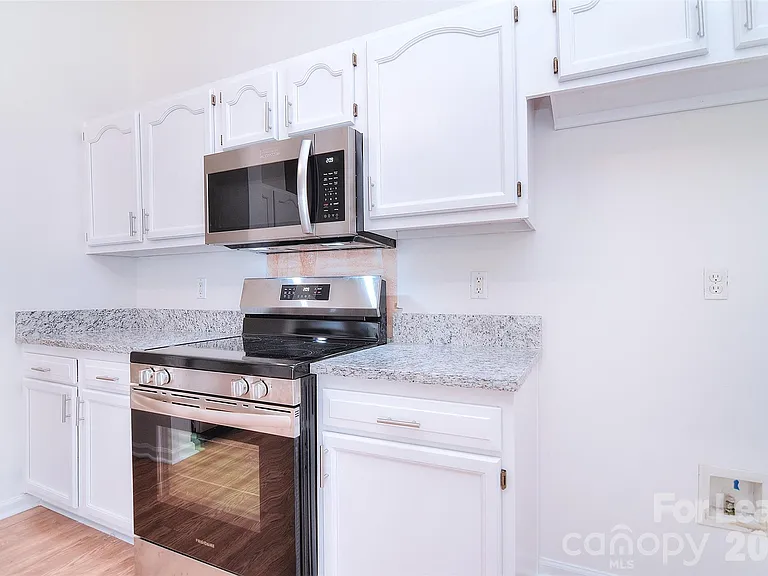 550 Carlisle Dr — Photo 18