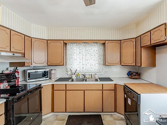 4th image of 1008 Maple Ave