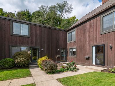 135 Balmoral Ct, Kalamazoo, MI, 49006