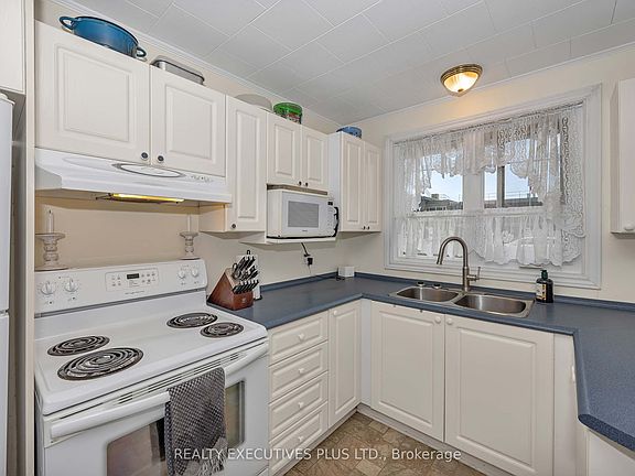 5th image of 636 Water St