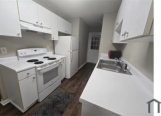 1079 Walnut St #C — Photo 6