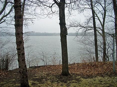 3rd image of 969 Shoreacres Dr