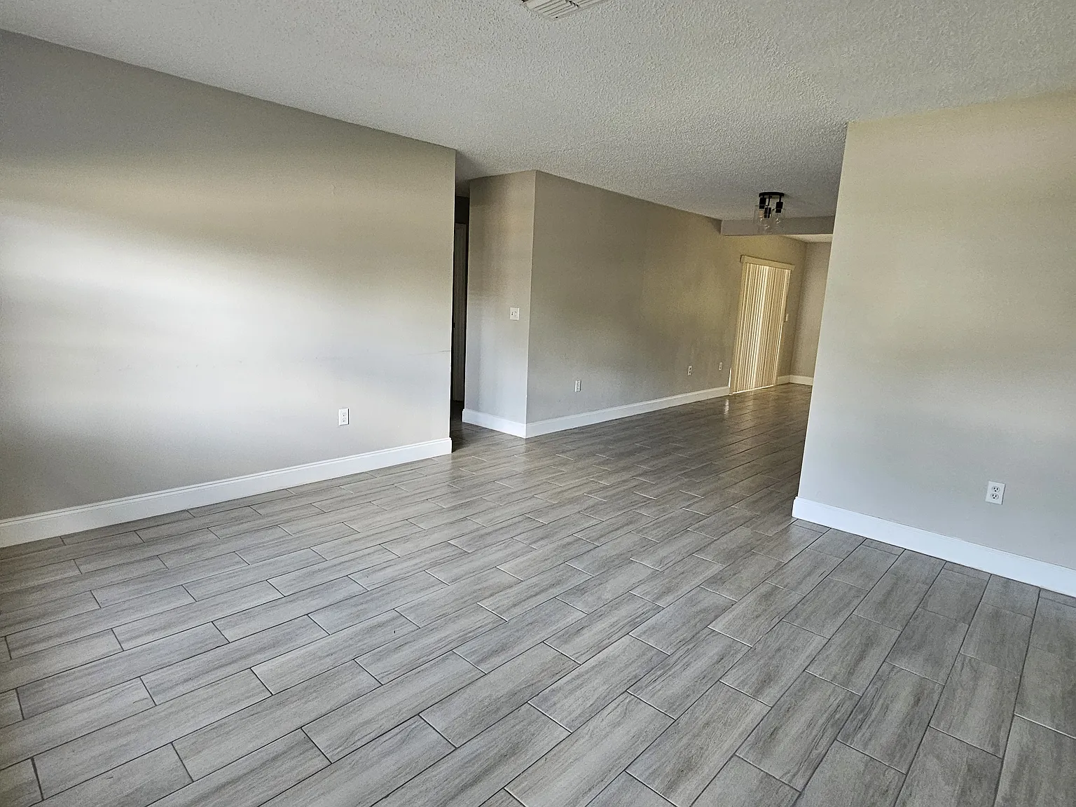 2 bed, 1.5 bath, 1143 sqft, $1,600 — Photo 3