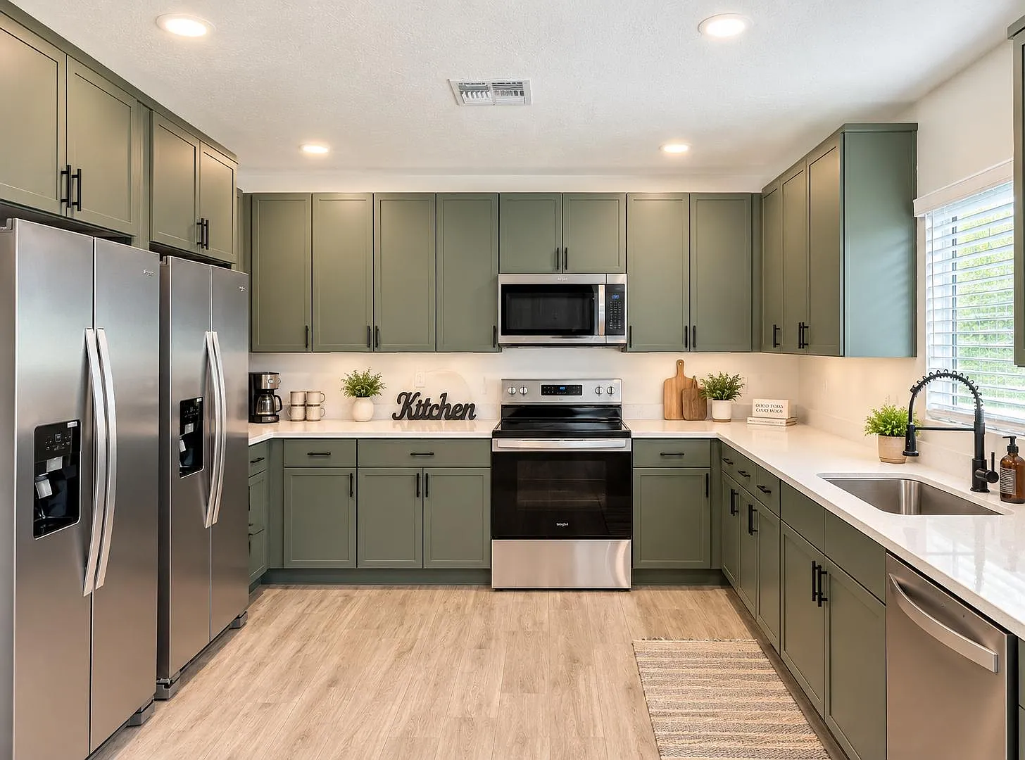 4 bed, 4.0 bath, 2600 sqft, $884 — Photo 4