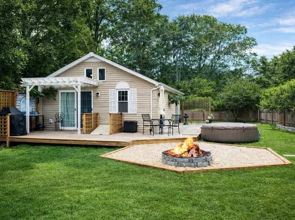 435 Montauk Hwy, Westhampton Beach, NY 11978