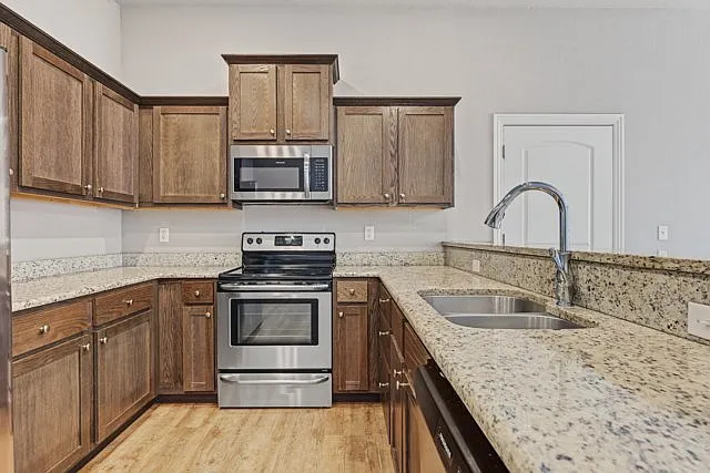 3 bed, $1,300 — Photo 3