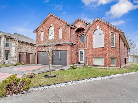 3rd image of 4795 Periwinkle Cres