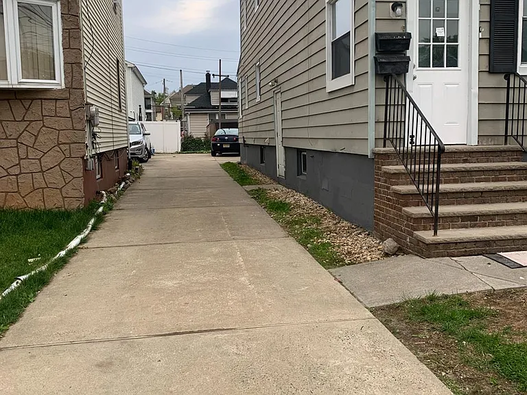 47 Holly St #2 — Photo 20