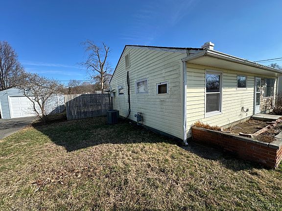 4th image of 705 Richardson Dr