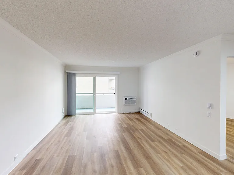 Eight 80 Newport Beach — Photo 205